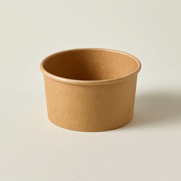 Coppetta per gelato in cartoncino color avana su sfondo bianco